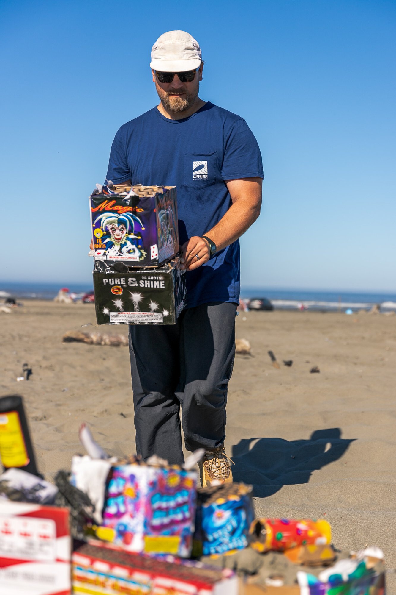 Volunteer_in_Surgrider_Gear_Trash_Pile_